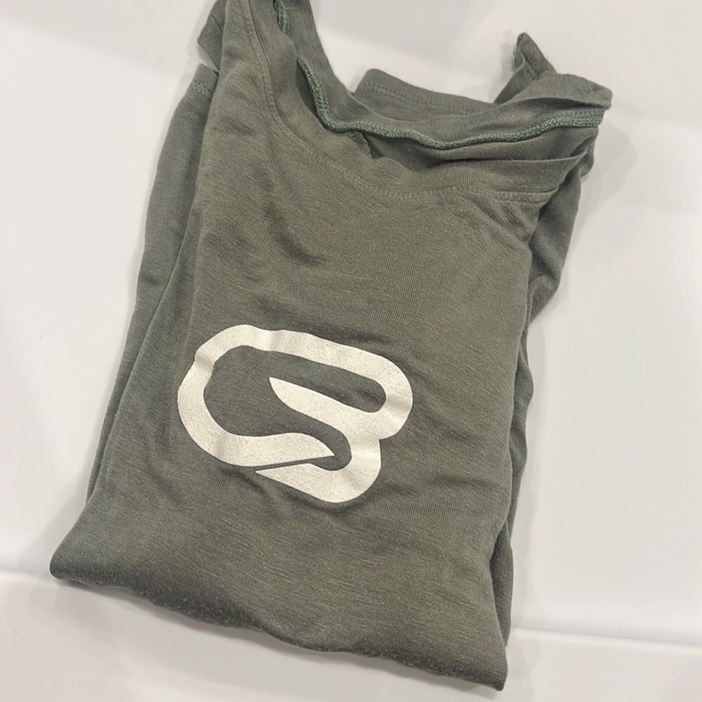 CycleBar
womens medium olive green tank muscle tie back workout shirt gym top m - Picture 2 of 6